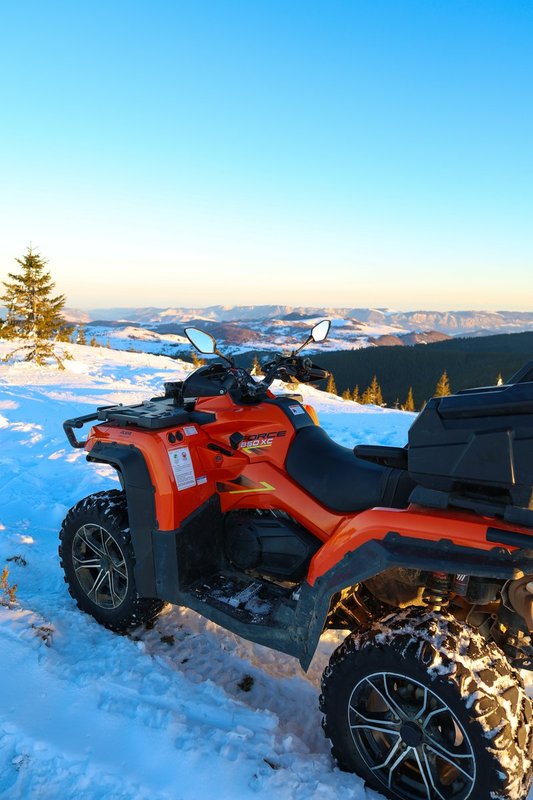 Plimbare cu ATV-ul prin munți la Nivalis Resort