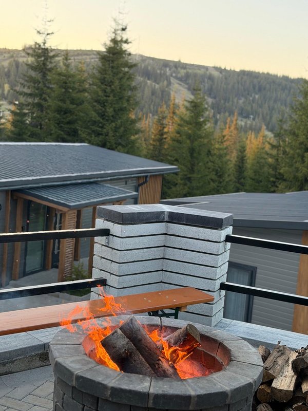 Întâlnire la foc de tabără la Nivalis Resort în Buscat